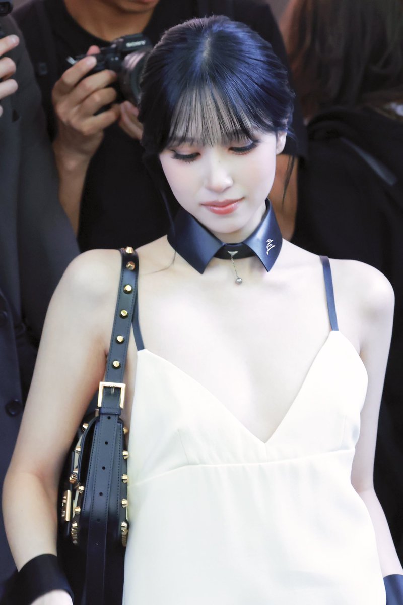 77jinqiu_'s tweet photo. 260923 
#MINA #미나 #ミナ #TWICE #트와이스 
#FendiSS27xMina #FendiSS27 #MYOUIMINA https://t.co/kxFUto4BPq