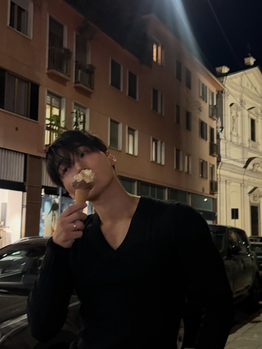 1070C0701's tweet photo. 진짜 둘이 젤라또 먹었니 https://t.co/oY4nacucs6