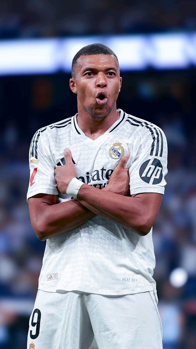 Iamtoxic001's tweet photo. Both converted from LW to CF 
Both play in the 2 best clubs in the world 

Raphinha                        Mbappe https://t.co/VYgbFtatCB