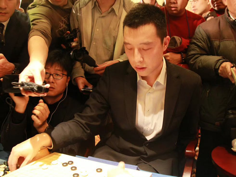 KayXHeifetz's tweet photo. 我觉得这些都是低胸装（露脐装）色诱对手的范畴
p1尤其sus https://t.co/zaAXzhHM6l