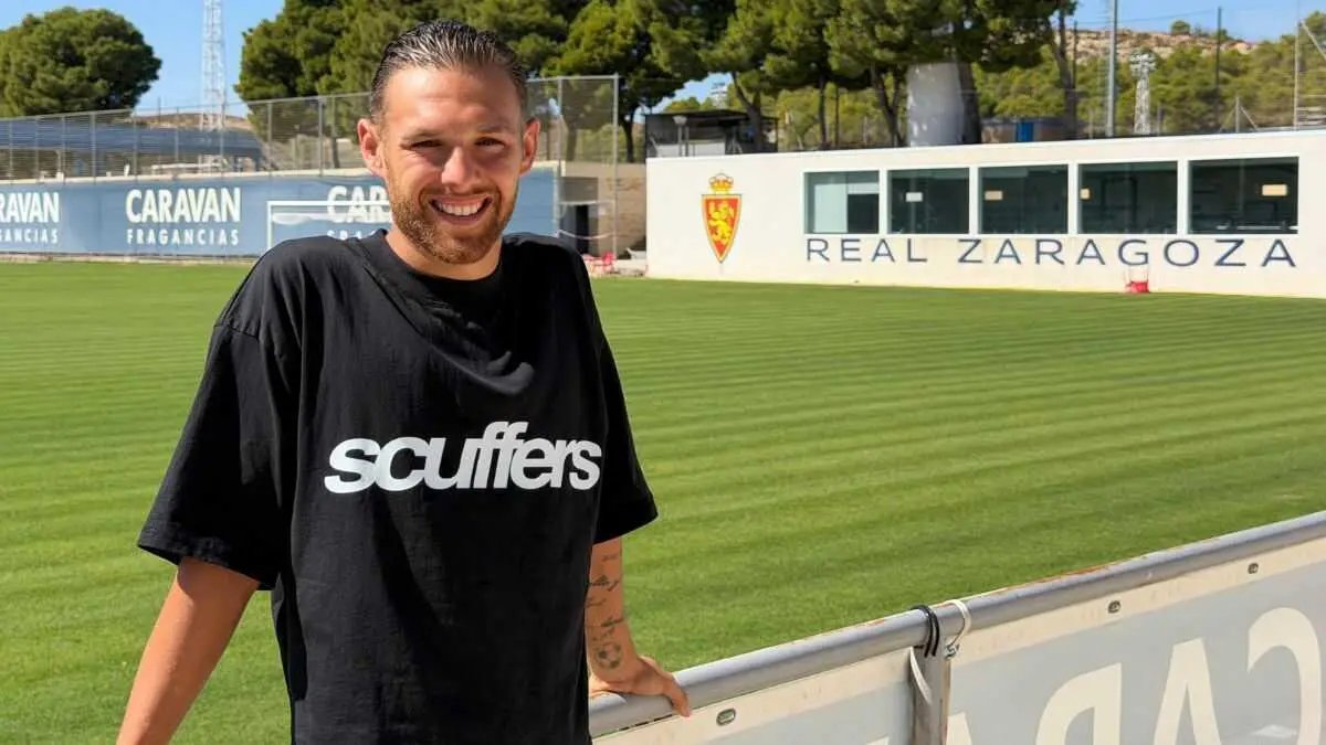 sportaragon_com's tweet photo. Diego González, central del Real Zaragoza: "Yo miro al que tengo al lado y sé que va a matar por mí".

"¿Gabi dijo que los jugadores no querían venir al Real Zaragoza? Eso será porque no me llamó a mí en su momento, porque yo hubiese venido encantado".

"Iranzo es un chico con unas condiciones físicas y técnicas increíbles. El Valencia se ha equivocado. Tiene recorrido y capacidad para jugar en el fútbol de élite los próximos años".

"Me veo con el club en Segunda División... como mínimo. Mi idea es haber llegado aquí para quedarme, lo digo alto y claro".

Lee la entrevista completa en Sport Aragón: https://t.co/myCQr57wry
