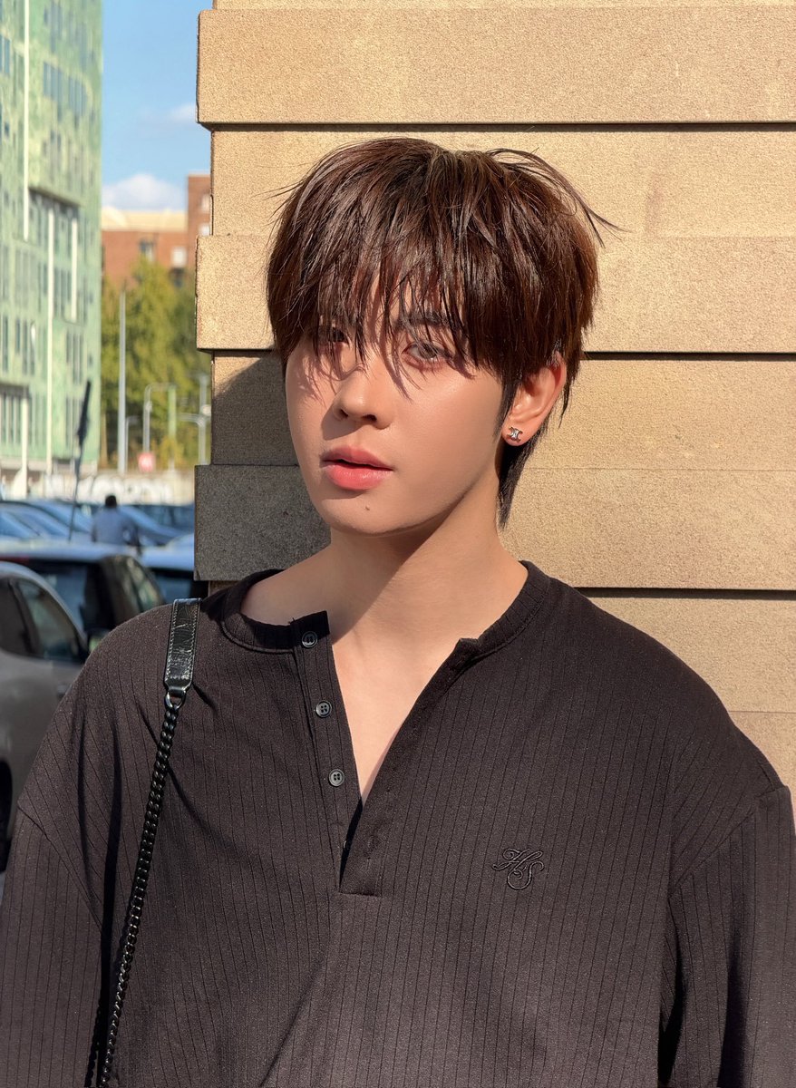 24sepmyfav's tweet photo. FirstOne Wannakorn in Milan 🇮🇹✨

effortlessly handsome, impeccably refined and impossible to look away from. That face, that presence, that undeniable charisma simply born to be a fashion moment 🖤

@Moschino @firstone_wnk 

#MOSCHINO
#MilanFashionWeek 
#Firstone #TleFirstone https://t.co/Irnyo9XfHY