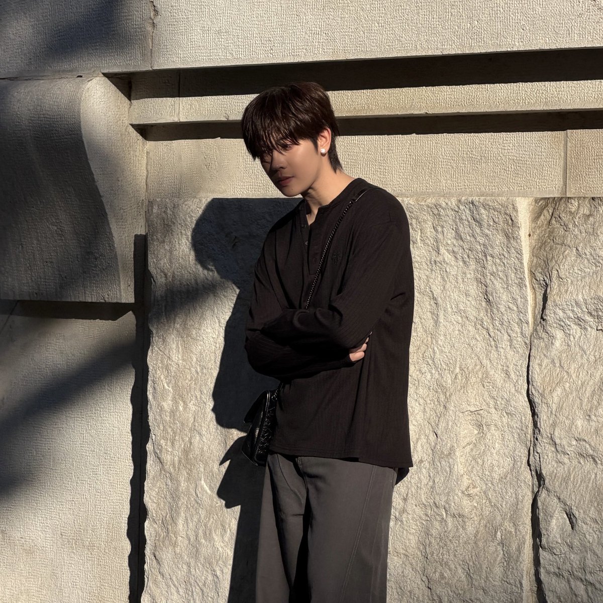 24sepmyfav's tweet photo. FirstOne Wannakorn in Milan 🇮🇹✨

effortlessly handsome, impeccably refined and impossible to look away from. That face, that presence, that undeniable charisma simply born to be a fashion moment 🖤

@Moschino @firstone_wnk 

#MOSCHINO
#MilanFashionWeek 
#Firstone #TleFirstone https://t.co/Irnyo9XfHY