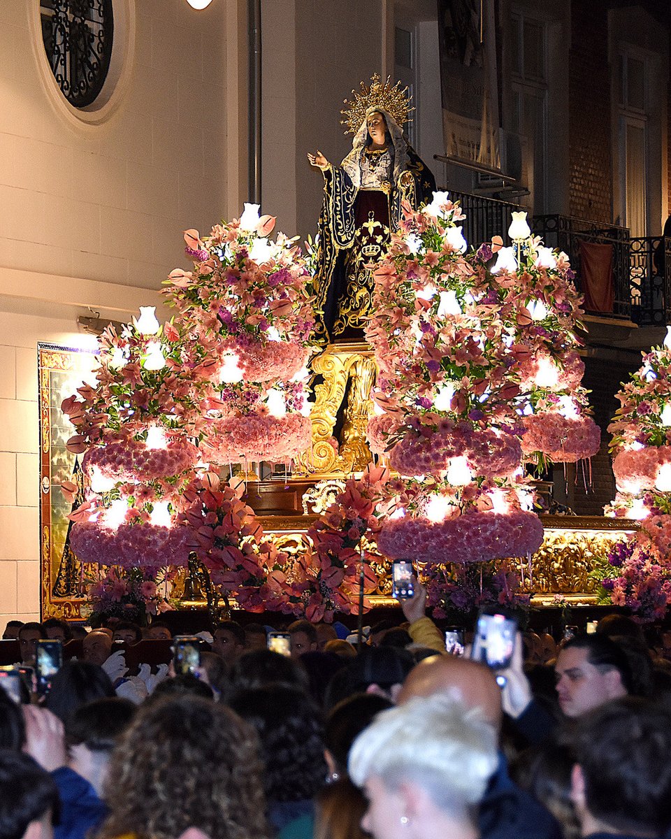 Ppdolorosa_'s tweet photo. El trono se recoge. La devoción continúa. 💜

En «Tradiciones», Moncho Galindo reflexiona sobre la Semana Santa que vivimos todo el año.

Artículo completo en las imágenes. Madrugada 2025, p. 34.
https://t.co/8gsxkFaSeB

#revistamadrugada #marrajos #virgendolorosa #lapequeñica https://t.co/vd6X1894tQ