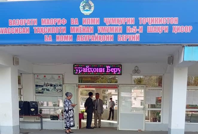 TajikistanC's tweet photo. Today by the @redcrescent_tj organized dissemination cessions in high school #5, Gissar city for more than 85 schoolchildren and teachers.
Nodir Aminzoda made a presentation on International  Movement, principles and  emblems of the Red Cross and Red Crescent. https://t.co/qi2jg4hU09