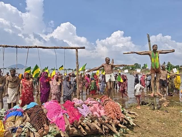ShaatirBanda's tweet photo. Latest Actions By The Ken-Betwa Protestors.

Totally NOT Church Backed. Totally. 🤡 https://t.co/lIXMPD8ilz