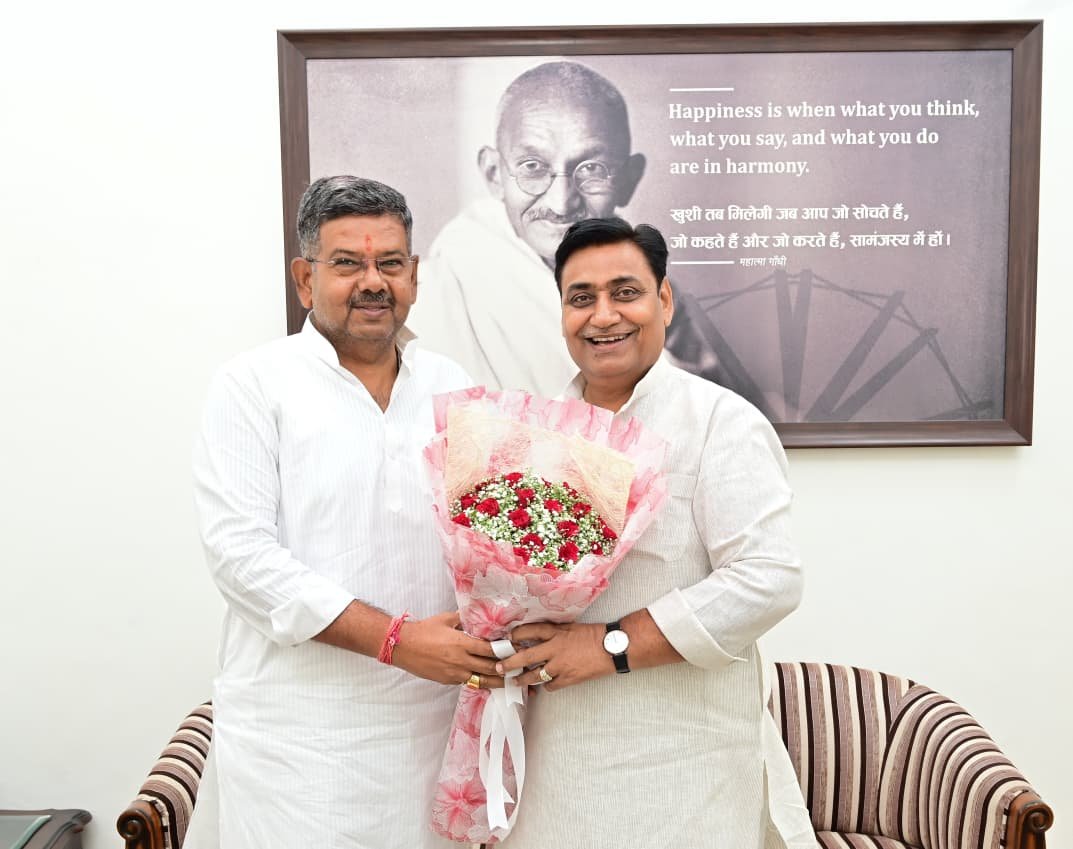 BSBhatiInc's tweet photo. आज जयपुर में राजस्थान प्रदेश कांग्रेस कमेटी के प्रदेशाध्यक्ष श्री गोविंद सिंह जी डोटासरा से आत्मीय मुलाकात हुई।

इस अवसर पर देशनोक नगर पालिका चुनाव एवं बीकानेर नगर निगम चुनाव मे��� कांग्रेस की जीत पर उन्हें हार्दिक बधाई एवं शुभकामनाएं प्रेषित की।
साथ ही आगामी पंचायती राज चुनावों की तैयारियों के संदर्भ में विस्तृत चर्चा हुई।
@GovindDotasra