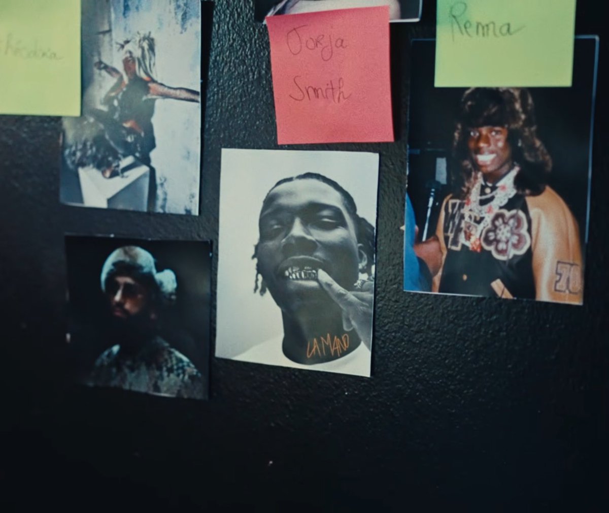 rvpfr__'s tweet photo. 🚨LES 6 FEATS CACHÉS DU NOUVEL ALBUM "WPOINTM" DE TIAKOLA ?? 😳👀

▫️BNÉ
▫️NIRO
▫️REMA
▫️LA MANO
▫️THEODORA
▫️JORJA SMITH

📆MINUIT https://t.co/ZKJK3rSted