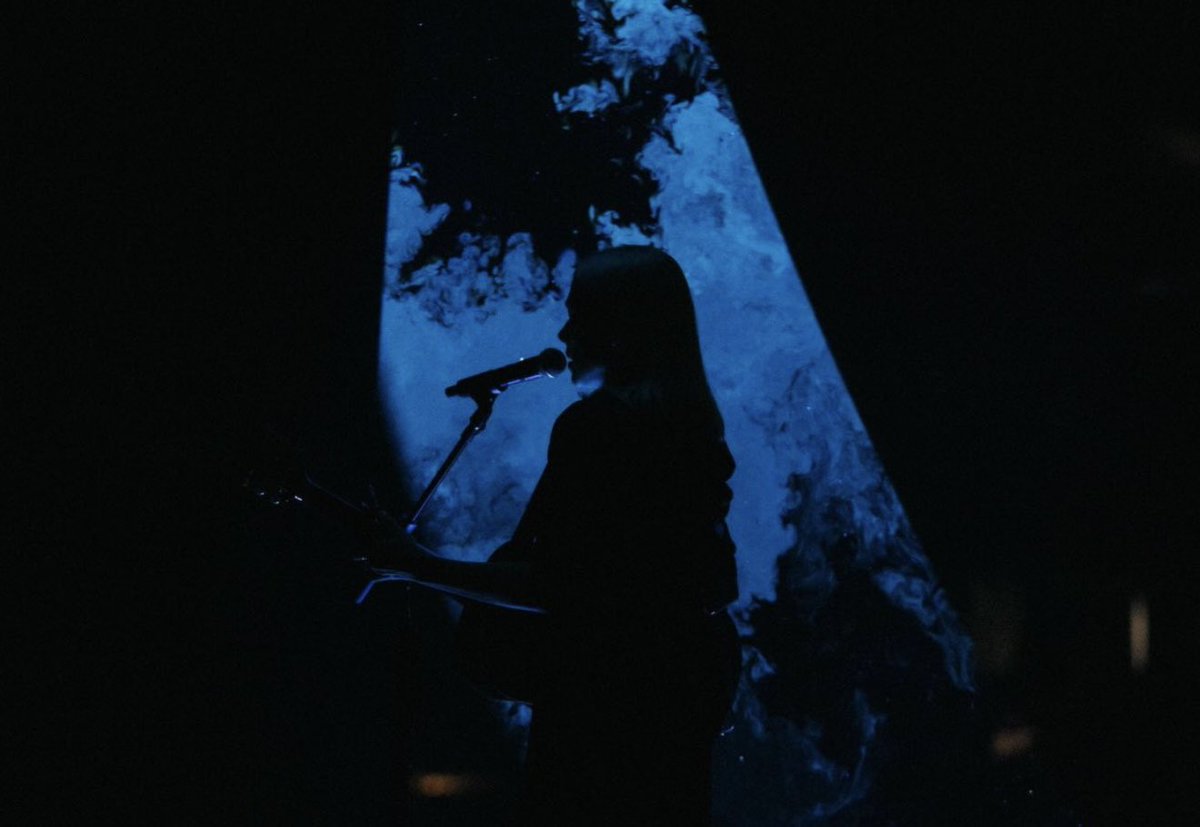 sourcebridgers's tweet photo. Phoebe on stage in Columbus 🩵🛸 https://t.co/GGjosXj50e