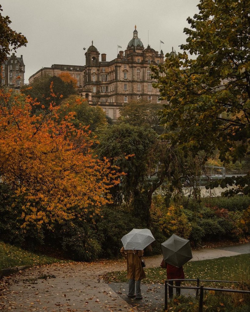 spooky_nature's tweet photo. Edinburgh after autumn rain 🍂🌧️ https://t.co/KnXSCUhk9B