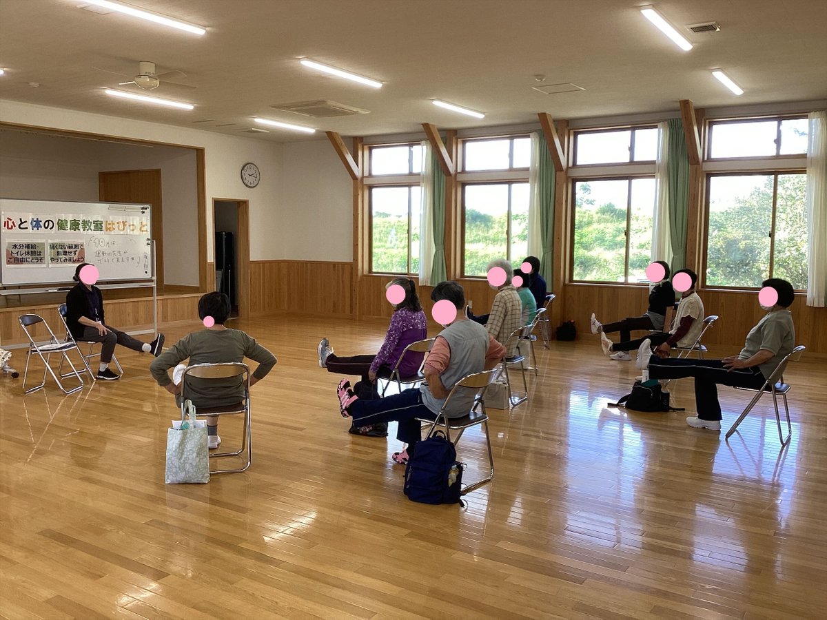 hokubuhoukatu's tweet photo. ＃栄公民館 で心と体の健康教室「はびっと」でした！『脳を元気にいきいき暮らす』をテーマにお話ししました。はびっとでも毎回行う脳トレ。効果を学んでより力をいれて頑張りました💪ラバーリングを使ったレクも息を合わせて行いました😊
＃北秋田 ＃地域包括支援センター https://t.co/K0CjDa8qSc