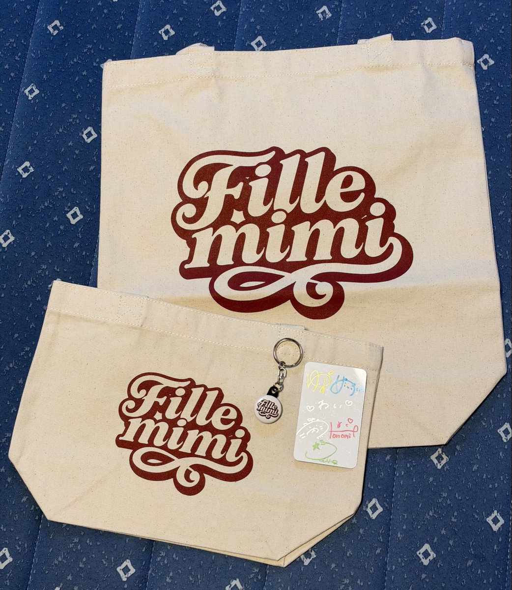 chugyu5260's tweet photo. Fille mimi トートバッグとランチバッグが届いた- ̗̀📦 ̖́-
つぐちゃんが引き当てたキーホルダーは可愛いし、シルバーつぐちゃんサインはレアですね🤍😊
#Fillemimi #ふぃーみ
#improves https://t.co/7yVo2cC50q
