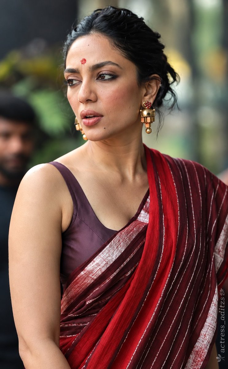 raokrish011's tweet photo. Chaitu mama chala lucky asalu 🔥💦 
Sam iphone 17 ayithe 😋
Shobhi iphone 18 duo 🔥💦
Deeni lips tho mogga chikite asalu swarame 🥵🥵 
Deeni kasi teera anubavistu puvvu guvva marchi marchi nakutu body anta kiss chesi kasi teera mingi sukam chudali 💦💦💦 https://t.co/yAm4iE5nGe