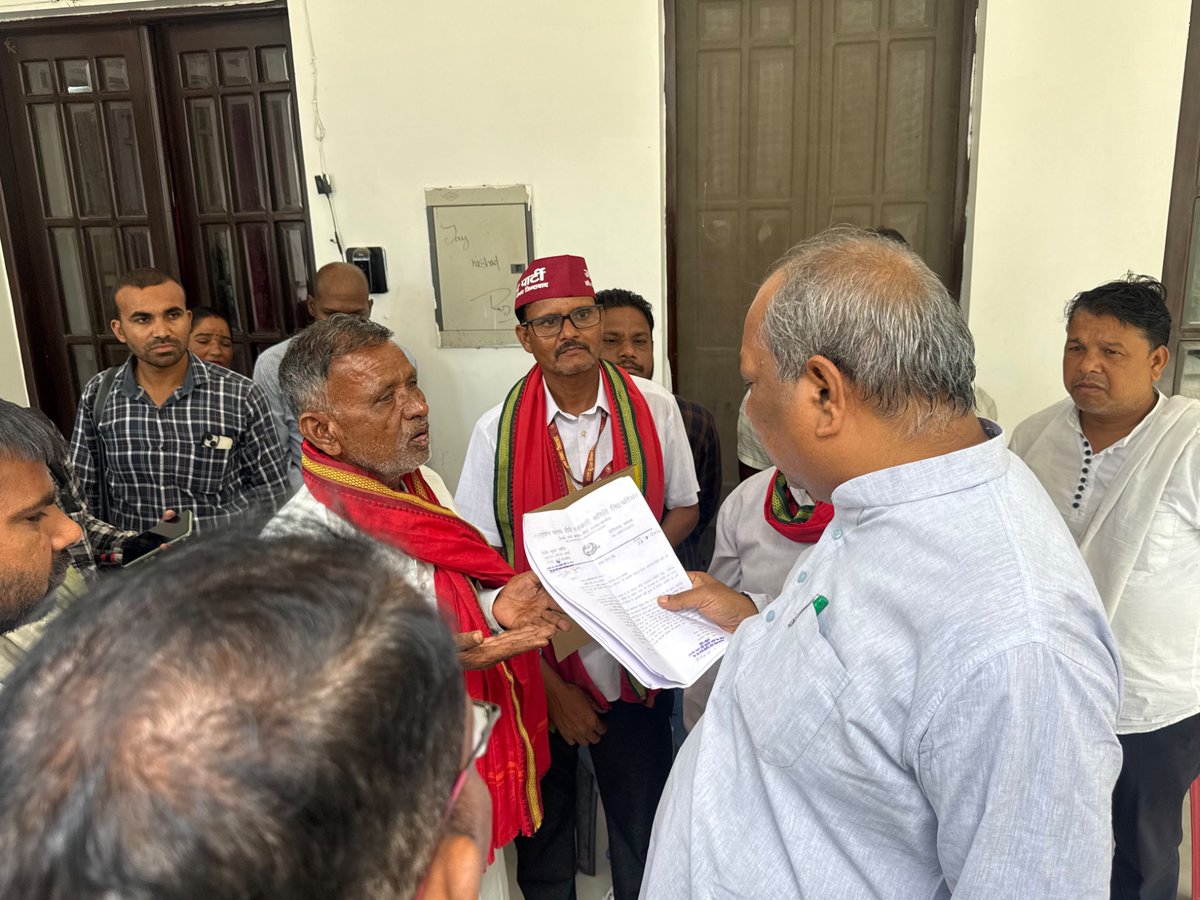 drsanjayknishad's tweet photo. आज विक्रमादित्य मार्ग-1 पर जनसुनवाई के दौरान विभिन्न क्षेत्रों से आए लोगों से आत्मीय संवाद किया। लोगों की समस्याओं, सुझावों एवं जनहित से जुड़े विषयों को ध्यानपूर्वक सुना और संबंधित मामलों के समाधान के लिए आवश्यक कार्यवाही पर चर्चा की।

जनता से सीधा संवाद जनसमस्याओं को समझने और उनके समाधान की दिशा में महत्वपूर्ण माध्यम है।

#जनसुनवाई #विक्रमादित्य_मार्ग #लखनऊ #जनसंवाद #जनसेवा #NishadParty #DrSanjayKumarNishad