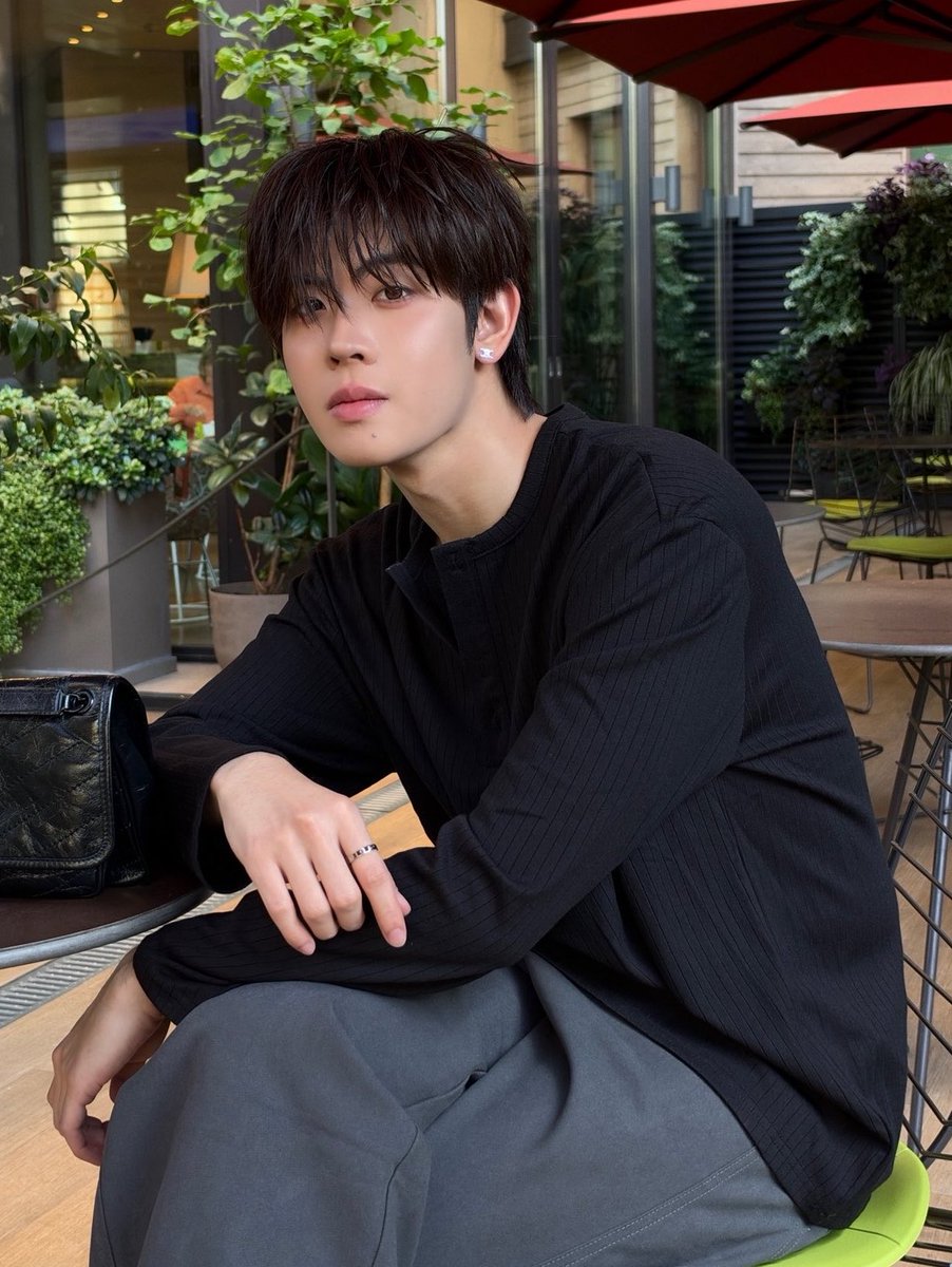 firstonefanclub's tweet photo. ถ้าเลือกกีฬาได้หนึ่งอย่าง ก็ขอเลือกแค่รักบี๋

@Moschino 
@TLE_mtm @firstone_wnk  

#MOSCHINO #TLE_mtm #Firstone #TleFirstone #MilanFashionWeek #MFW https://t.co/JMHdiixCAJ