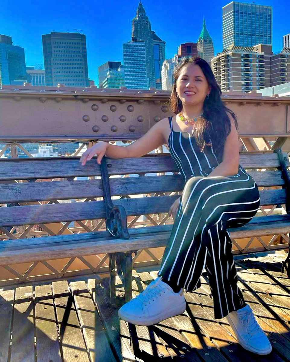 Giooig19's tweet photo. Algún día estaré en una banca en Nueva York, riéndome de todo esto. https://t.co/XFeu3D69AN
