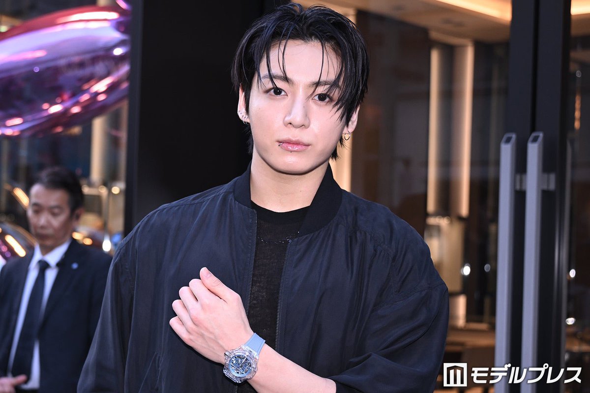 goldenclosettr's tweet photo. JungkookxHublot 📸 https://t.co/2zNGqG8adz