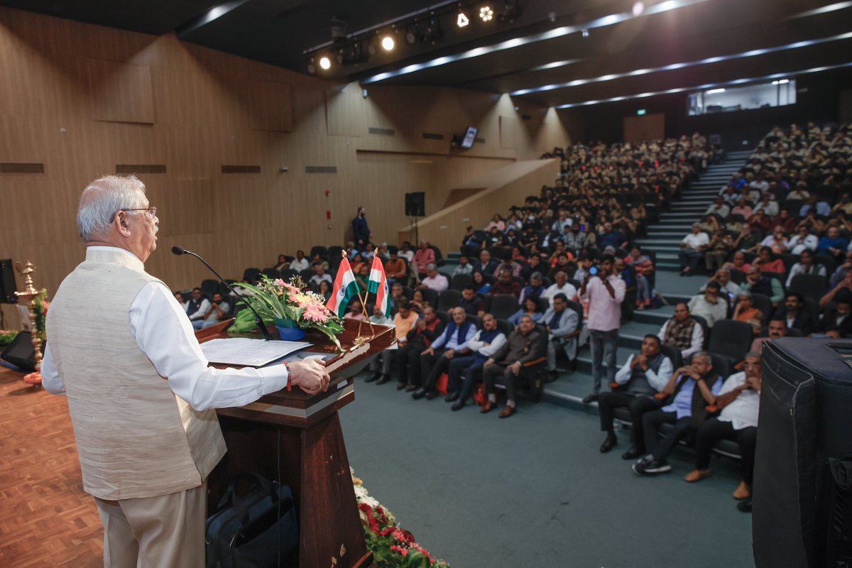 rajendraarlekar's tweet photo. बेंगलुरु के एम. वी. ऑडिटोरियम, एफकेसीसीआई में आयोजित मैसूर लांसर्स मेमोरियल व्याख्यान में मुख्य अतिथि के रूप में सहभागिता की। मैसूर लांसर्स के शौर्य, बलिदान और विशिष्ट सेवा को नमन करते हुए भारत की सैन्य विरासत में उनके योगदान को रेखांकित किया।
-
I participated as the Chief Guest at the Mysore Lancers Memorial Lecture held at M.V. Auditorium, FKCCI, Bengaluru. I paid tribute to the valour, sacrifice and distinguished service of the Mysore Lancers and highlighted their contribution to India’s military heritage.