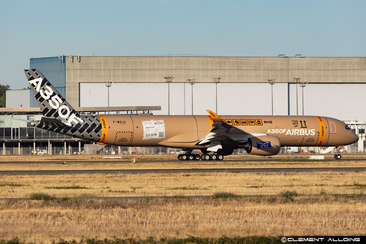 CAlloing's tweet photo. Look who doing her first RTO this morning at #Toulouse😊😊The first @Airbus #A350F #FWXLD #Avgeeks #Avgeek https://t.co/jfa3YztAHf
