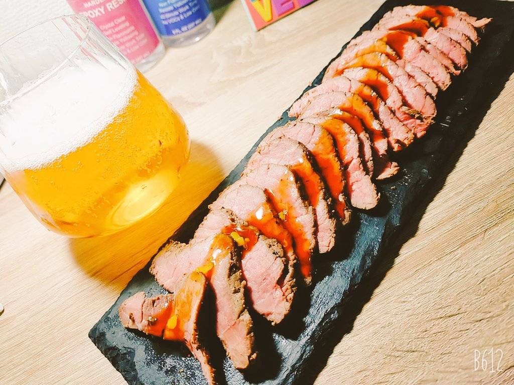 baba_nmz2's tweet photo. ローストビーフッス

安いお肉でも

ちゃんと美味しかったッス

お高いお肉を使えばもっと

美味しくなるならいつかは

高級肉で作ってみたいッス https://t.co/IXFvOVXNxl