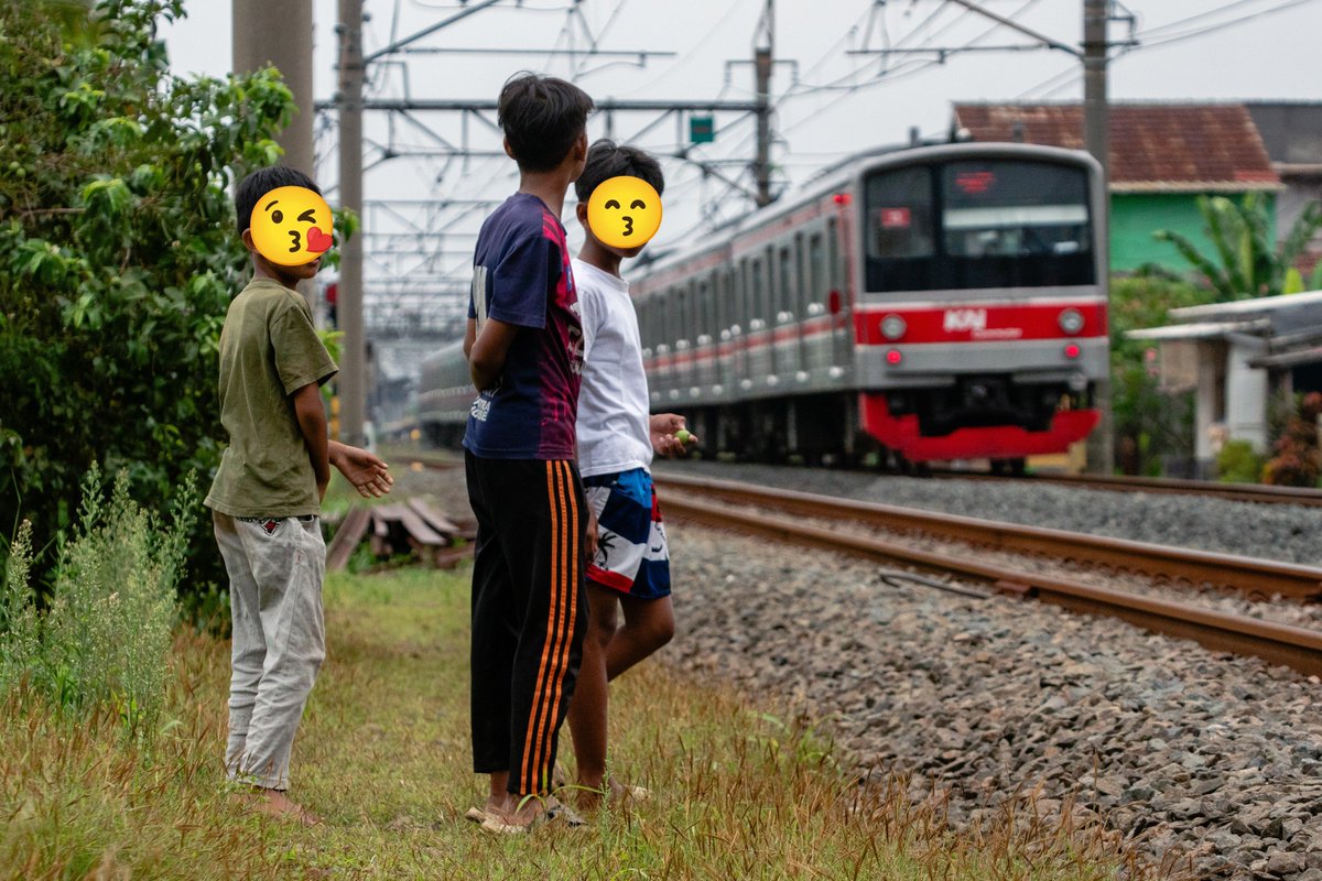 katsura_miyabi_'s tweet photo. 日本とインドネシア、2国の経済成長黄金期を支え、身を粉にして働く。

その道は決して平坦ではないけれど、通勤電車としてこれ程に名誉なことは無いでしょう。 https://t.co/xEEzGuTNsU