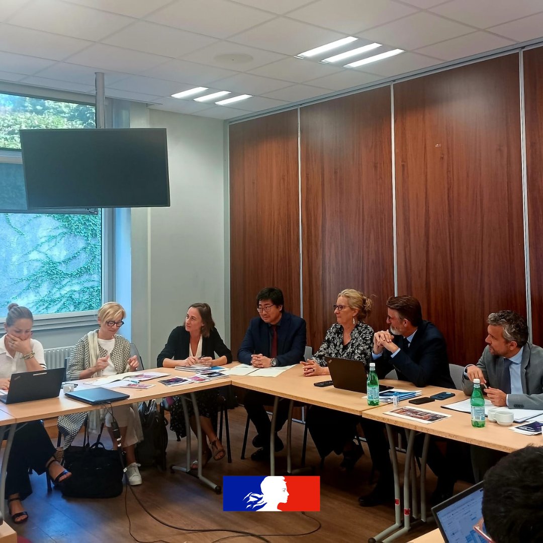 ac_orleanstours's tweet photo. Hier, une convention académique a été signée entre l’@ac_orleanstours et la Protection judiciaire de la jeunesse (PJJ)🤝
Une coopération renforcée pour mieux accompagner les jeunes, notamment ceux en rupture scolaire, et favoriser leur réintégration et leur orientation. https://t.co/fe9tdU9HRC