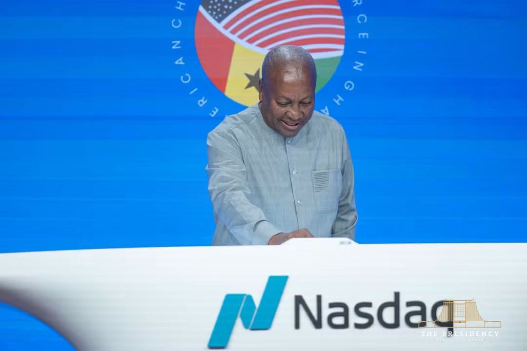 HaroldOhene's tweet photo. Speaking from Nasdaq MarketSite in New York, H. E @JDMahama showcased Ghana as a gateway to Africa, highlighting its stable democracy, single-digit inflation, $2.5 billion in FDI recorded last year and

#MahamaThePresident #GhanaIsOpenForBusiness https://t.co/NpMsHp80le