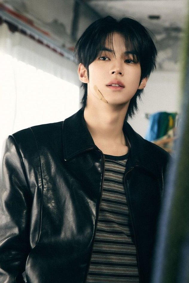 twspopbase's tweet photo. DOHOON on the genre he wants to explore with TWS

“I really want to experiment with the ‘rage’ genre. It’s a style I’ve been personally drawn to lately, and a direction I’d definitely love for us to try as TWS.” https://t.co/lnXnQ0CmT4