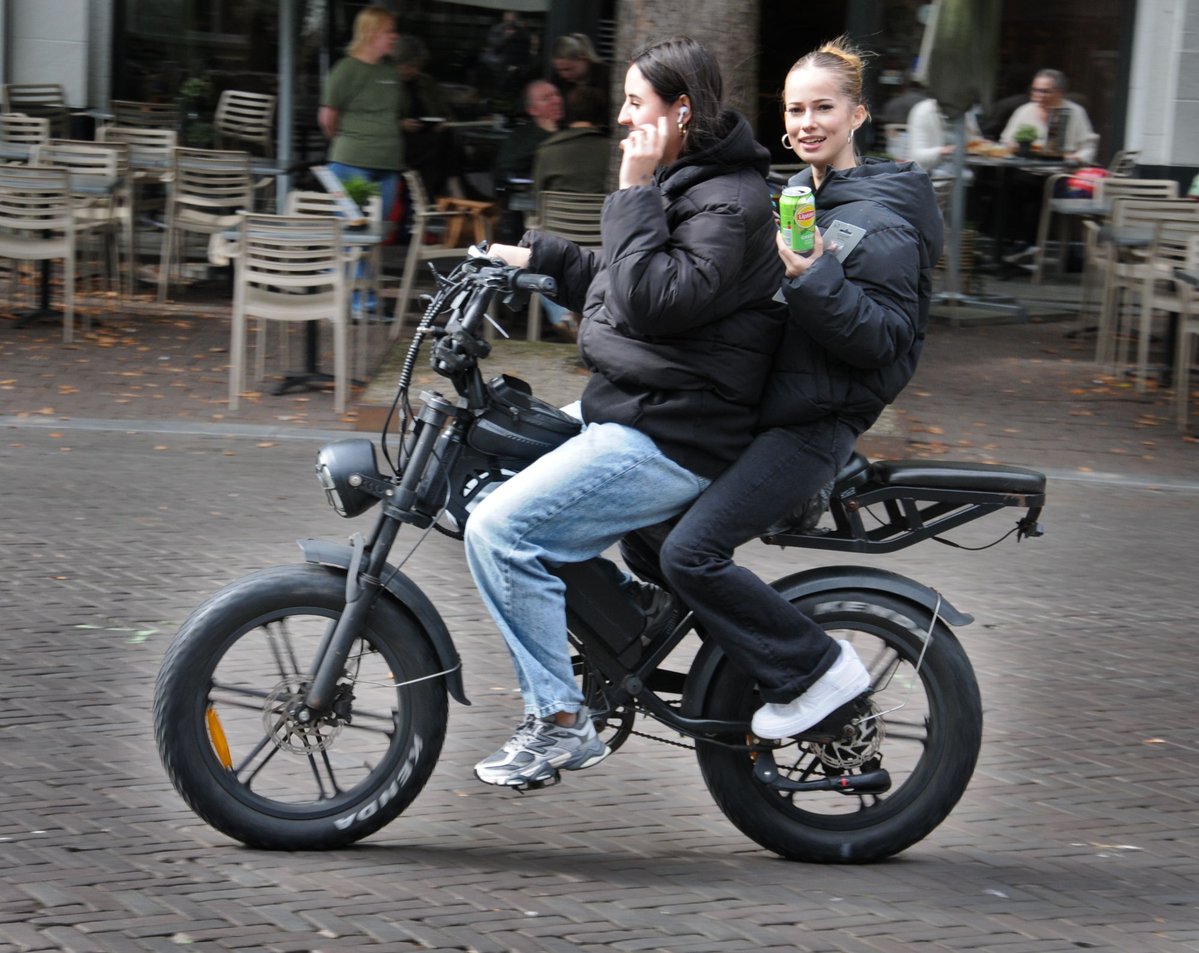 RonaldPumaPhoto's tweet photo. #Verwacht/#Expected: #StreetLife #396. #StreetPhotography #Netherlands. #fotografie #straatfotografie #photography #kunst #cultuur. Photos from real life. 100% #photoshop free! NO #prompt #AI #KI #OpenAI #Midjourney #ChatGPT #Grok #Gemini #filters. https://t.co/NBDmKj81pI