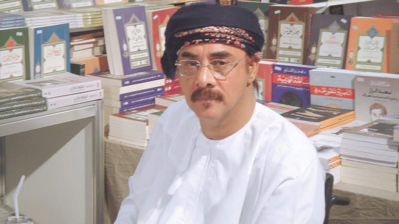 khalidali2017's tweet photo. اليوم تحرّرت روح الصديق والأديب محمد عيد العريمي من هيكل الطين، ومضت تسبح في ملكوت الله. ترك لنا (مذاق الصبر) وغيرها من الكتب، وستبقى ذكراه كشمائله عطرة بيننا.
الله نسأل أن يحيطه بالرحمة والمغفرة، وأن يُلهم أهله ومحبيه الصبر على فراقه.

إنا لله وإنا إليه راجعون. https://t.co/9OLFp9iQ95