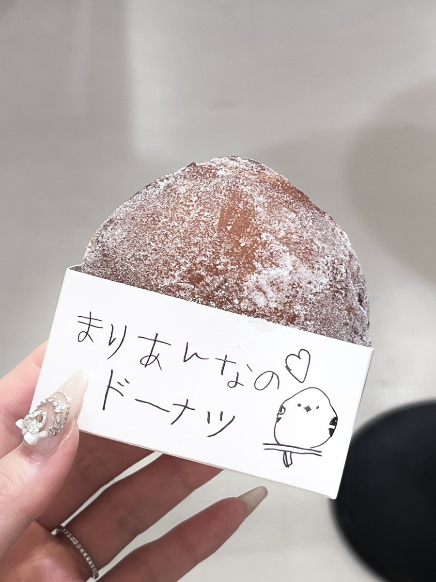 n_0530_'s tweet photo. 大阪府民でよかった……北海道の店舗でも月1しか販売しない幻の生ドーナツが、期間限定で阪急梅田に来てる……！！ここのドーナツ、今まで食べた中でダントツで好き。外カリッ中ふわっの食感が天才すぎ。I’m donut超え。全人類食べてほしい。 https://t.co/PrLkHuhGty