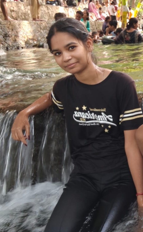 khushibebo19's tweet photo. 🙈 kesi lag rahi hu comment kijiye https://t.co/ukUfSezN63
