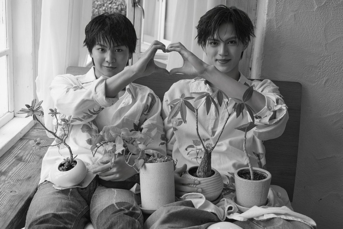 TVguidePERSON's tweet photo. 【「#TVガイドPERSON vol.169」10/13発売】
＜表紙&amp;巻頭特集＞
#小瀧望

＜裏表紙&amp;レスリーキー連載＞
#藤本洸大×#簡秀吉

#井ノ原快彦
#橋本良亮×#五関晃一
#濵田崇裕
#礼真琴
#吉野北人

＜連載＞
#増田貴久
#加賀翔×#めぞん
#千葉翔也×#小林千晃
#上田麗奈×#鬼頭明里

https://t.co/Z6q44k206I https://t.co/izvnNW7TNL