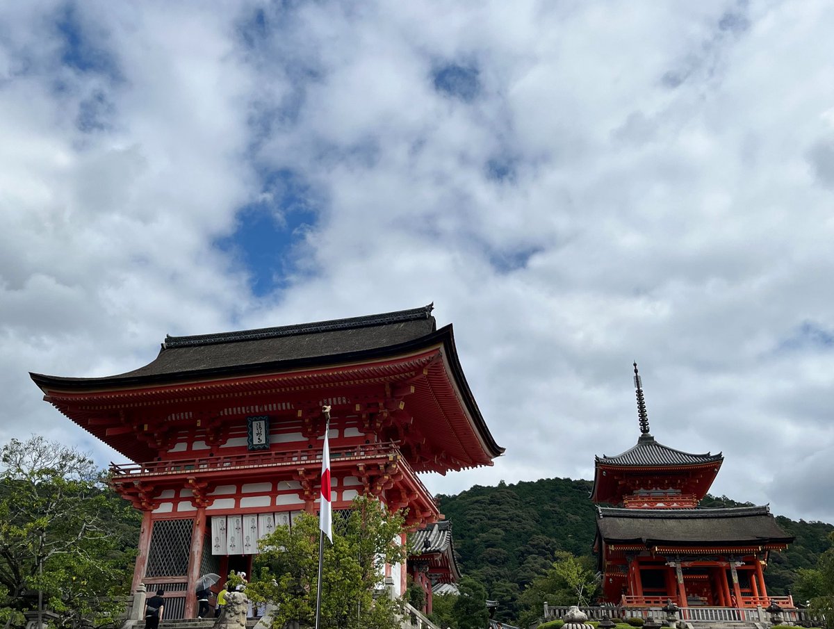 trust_sanyobus's tweet photo. 広島県からの小学校の修学旅行
京都は金閣寺、清水寺へ
2日目はキッザニア甲子園で職業体験へ🚌
待ってる間〜
甲子園球場まで歩いてみた！
トラ3🐯です
#山陽バストラストツアー
#山陽バス貸切
#お参りの旅
#おりとりさま大歓迎
#山陽バス
#修学旅行
#清水寺
#甲子園 https://t.co/T0ntdWZOc2
