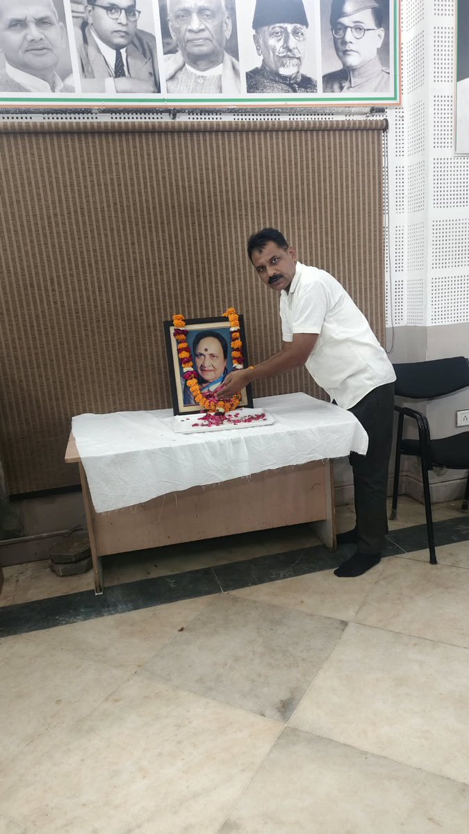 vinod_sen's tweet photo. आज @INCMP कार्यालय एवं नेता प्रतिपक्ष श्री @UmangSinghar जी के बंगले पर पूर्व उपमुख्यमंत्री एवं वरिष्ठ कांग्रेस नेत्री श्रीमती जमुना देवी जी की पुण्यतिथि पर श्रद्धा सुमन अर्पित कर उन्हें भावभीनी श्रद्धांजलि दी संघर्ष, सादगी और जनसेवा के प्रति समर्पण सदैव हमें प्रेरणास्रोत रहेगा। https://t.co/kby3DpBBUE