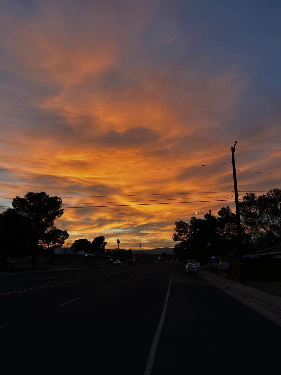 willln's tweet photo. Finally home. I’ve missed these beautiful skies. https://t.co/LMmyTFJLH4