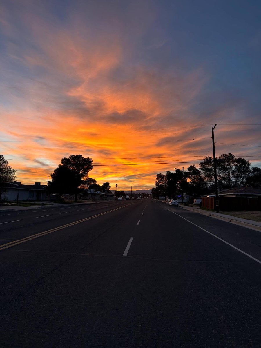 willln's tweet photo. Finally home. I’ve missed these beautiful skies. https://t.co/LMmyTFJLH4