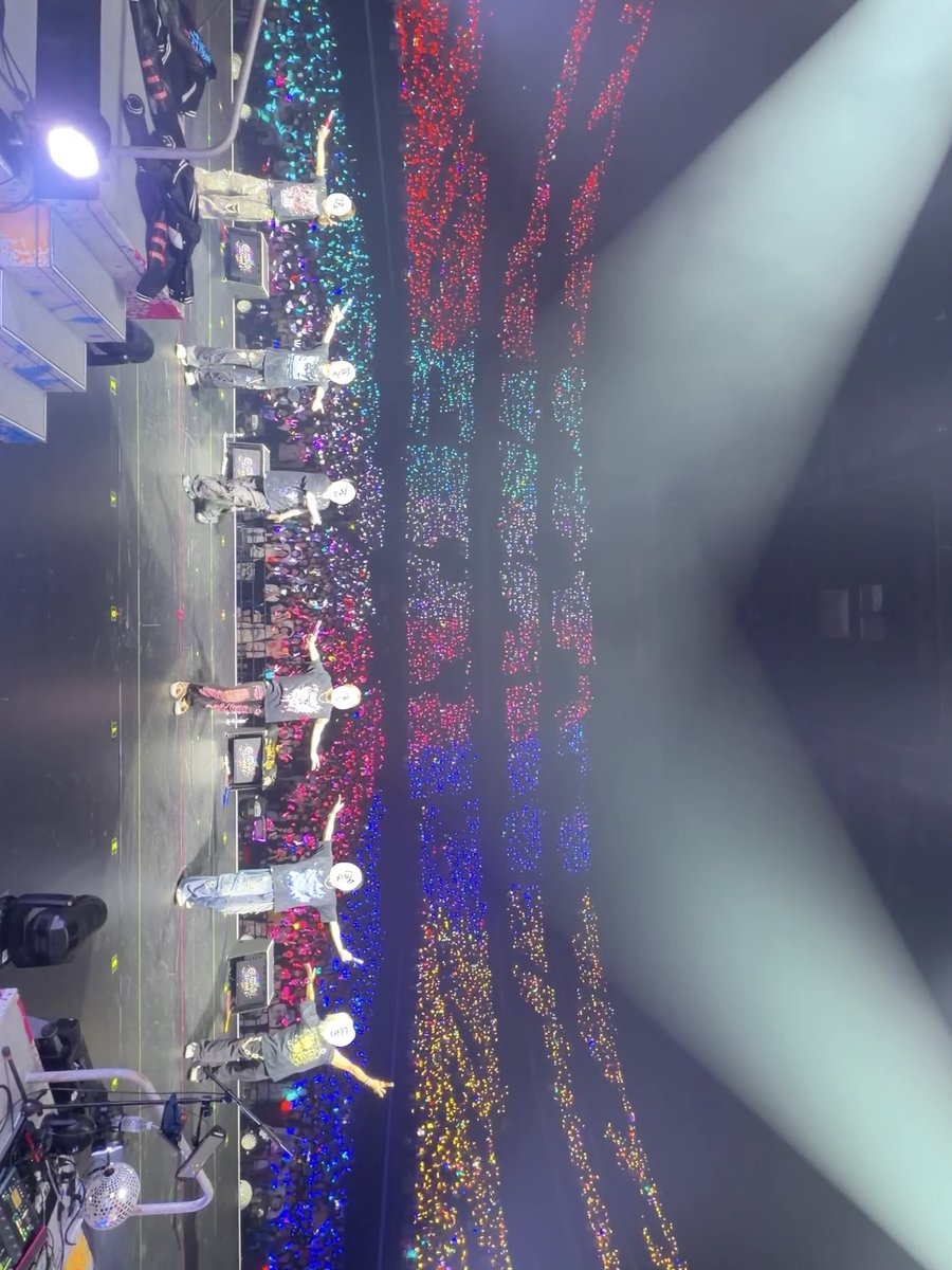 ireisu_info's tweet photo. 🎲いれいすShorts動画投稿！🎲

ツアー千秋楽😭#全国いれいす色大作戦 大成功‼️✨
https://t.co/r1ISKkqws4

🎲TikTokはこちら！
https://t.co/mzMGoJEZVe

#いれいす #守護いスキっ #千葉県 https://t.co/eobJbAKXRs