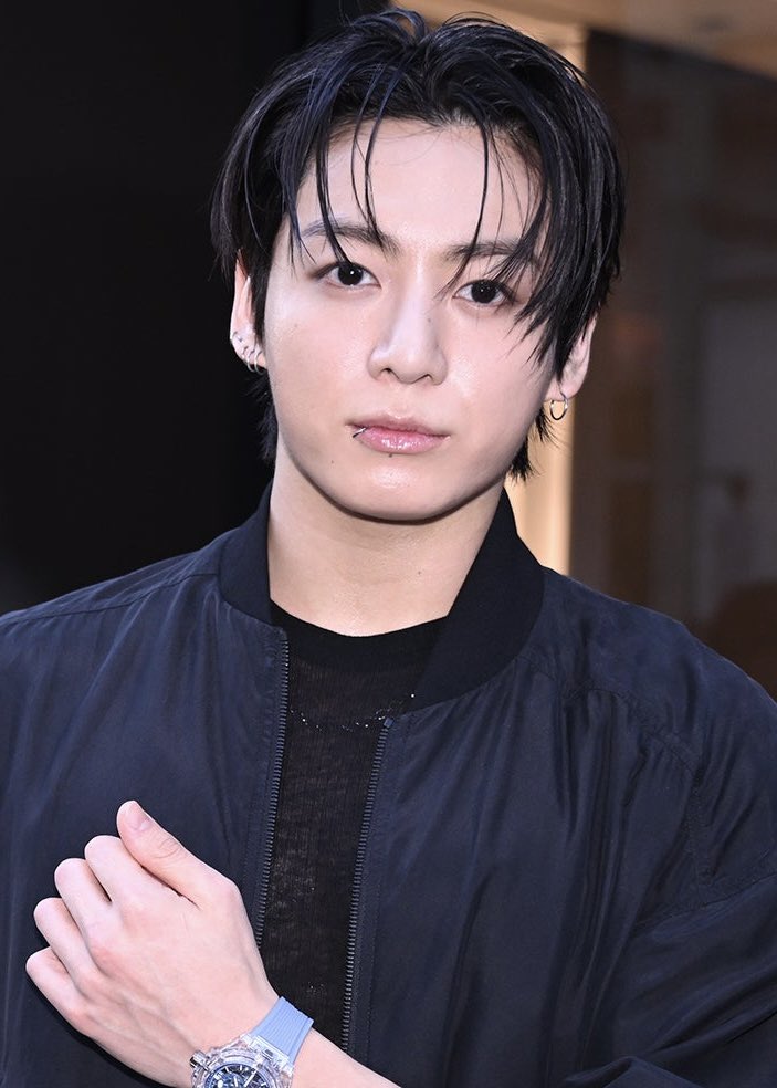 kthjjg's tweet photo. JUNGKOOK AT HUBLOT EVENT 
TAEHYUNG INSTAGRAM UPDATE 

AT THE SAME TIME 🤍 https://t.co/6mc2rJaMQ9