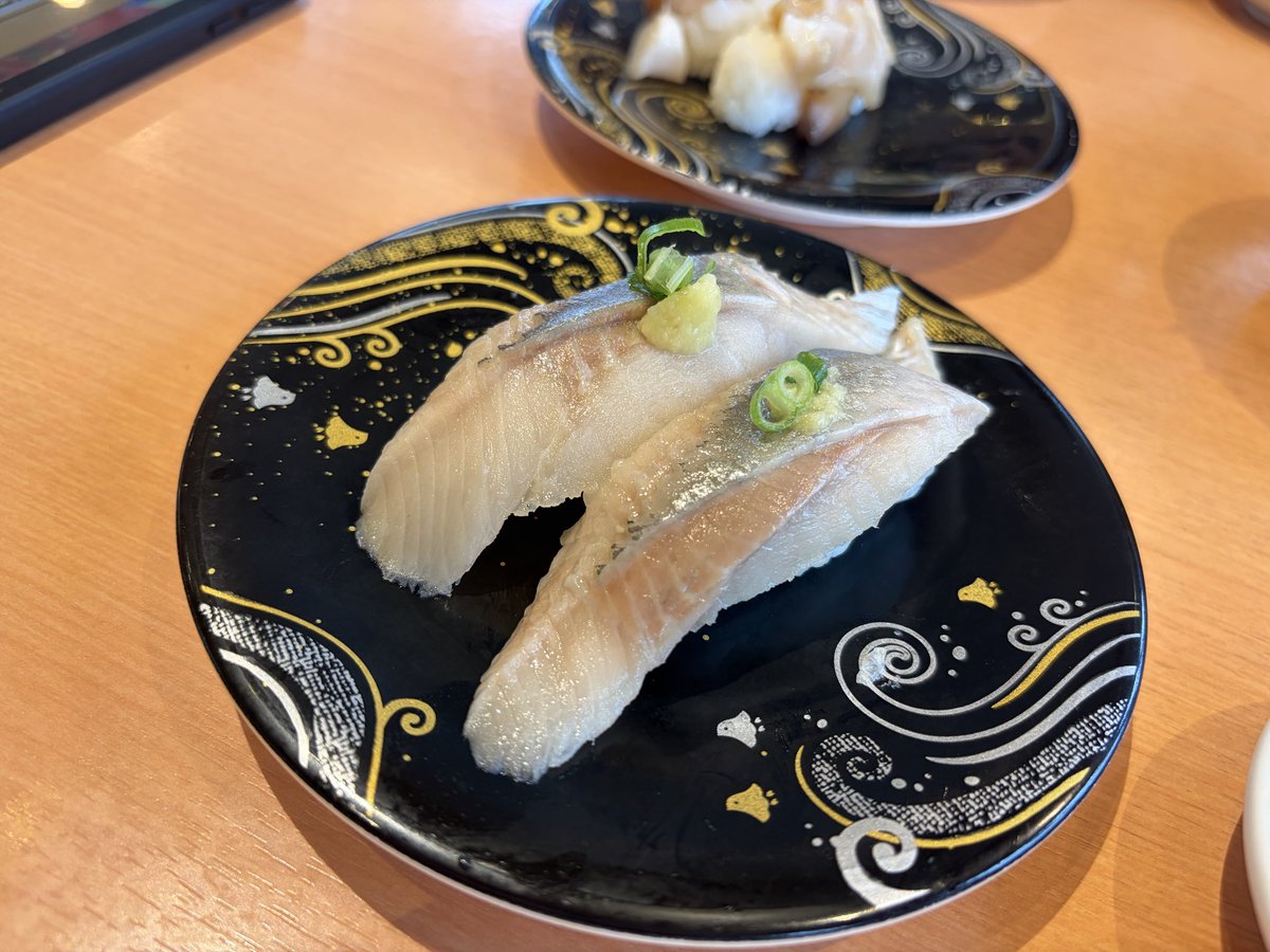 katakami22's tweet photo. 今日の昼飯。
本当は海鮮丼を食べたかったのですが、ラストオーダー終わってて、仕方なく🍣回転寿司寿司へ。
でも結果オーライ、さんまもにしんもどのネタも、めっちゃ美味しかった🤤

#海天丸

#AKB48
#川村結衣
#水島美結 https://t.co/VelOuISQ2F