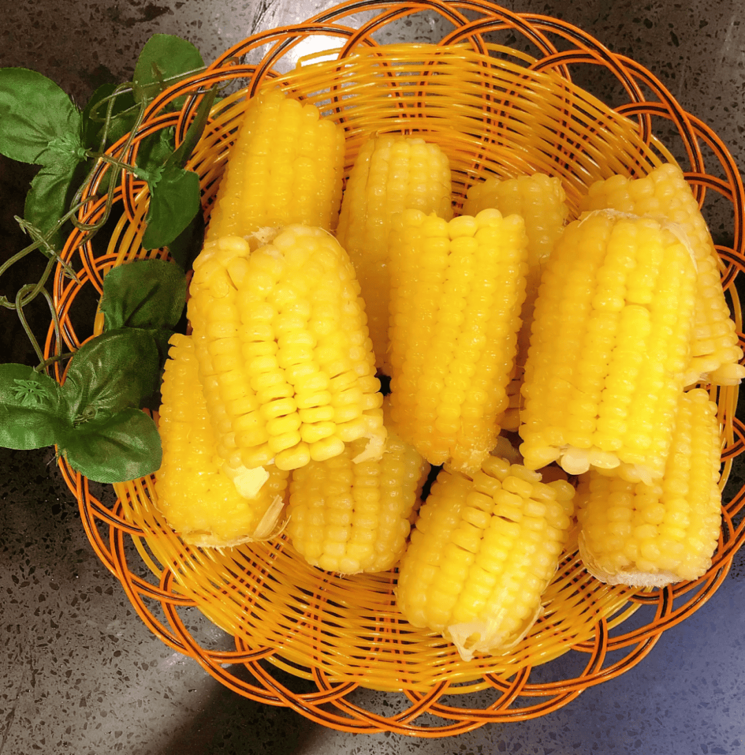 MikaBedeaupzp's tweet photo. Just tried @LocalFarm’s honey-golden corn on the cob—plump kernels, extra sweet, zero chalky aftertaste. Perfect for summer grills!  #FreshProduce， https://t.co/cC7et1DFnC