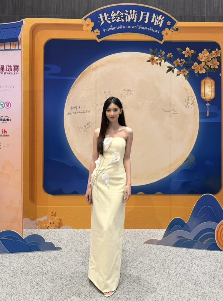 ProgoldPlus's tweet photo. 🌙✨ 月映万里，爱无边界｜UNDER ONE MOON • LOVE WITHOUT BORDERS ✨🌙

วันนี้ ปุยนุ่น มาร่วมเป็นส่วนหนึ่งของค่ำคืนสุดพิเศษ
ในงาน UNDER ONE MOON • LOVE WITHOUT BORDERS
เทศกาลไหว้พระจันทร์ที่ถ่ายทอดความงดงามของวัฒนธรรม พร้อมเชื่อมโยงทุกหัวใจไว้ภายใต้ดวงจันทร์ดวงเดียวกัน 🌕✨

月光所至，爱意相连。
ภายใต้แสงจันทร์เดียวกัน ไม่ว่าพรมแดนจะอยู่ไกลเพียงใด ความรักและความผูกพันยังคงเชื่อมโยงถึงกันเสมอ 🤍

ขอบคุณสำหรับการต้อนรับอย่างอบอุ่น และทุกกำลังใจที่มอบให้ ปุยนุ่น ใ���วันนี้
让我们在同一轮明月下，相遇、相拥，共度美好时刻。🌙

#PROGOLDPLUS