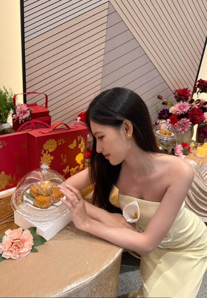ProgoldPlus's tweet photo. 🌙✨ 月映万里，爱无边界｜UNDER ONE MOON • LOVE WITHOUT BORDERS ✨🌙

วันนี้ ปุยนุ่น มาร่วมเป็นส่วนหนึ่งของค่ำคืนสุดพิเศษ
ในงาน UNDER ONE MOON • LOVE WITHOUT BORDERS
เทศกาลไหว้พระจันทร์ที่ถ่ายทอดความงดงามของวัฒนธรรม พร้อมเชื่อมโยงทุกหัวใจไว้ภายใต้ดวงจันทร์ดวงเดียวกัน 🌕✨

月光所至，爱意相连。
ภายใต้แสงจันทร์เดียวกัน ไม่ว่าพรมแดนจะอยู่ไกลเพียงใด ความรักและความผูกพันยังคงเชื่อมโยงถึงกันเสมอ 🤍

ขอบคุณสำหรับการต้อนรับอย่างอบอุ่น และทุกกำลังใจที่มอบให้ ปุยนุ่น ใ���วันนี้
让我们在同一轮明月下，相遇、相拥，共度美好时刻。🌙

#PROGOLDPLUS