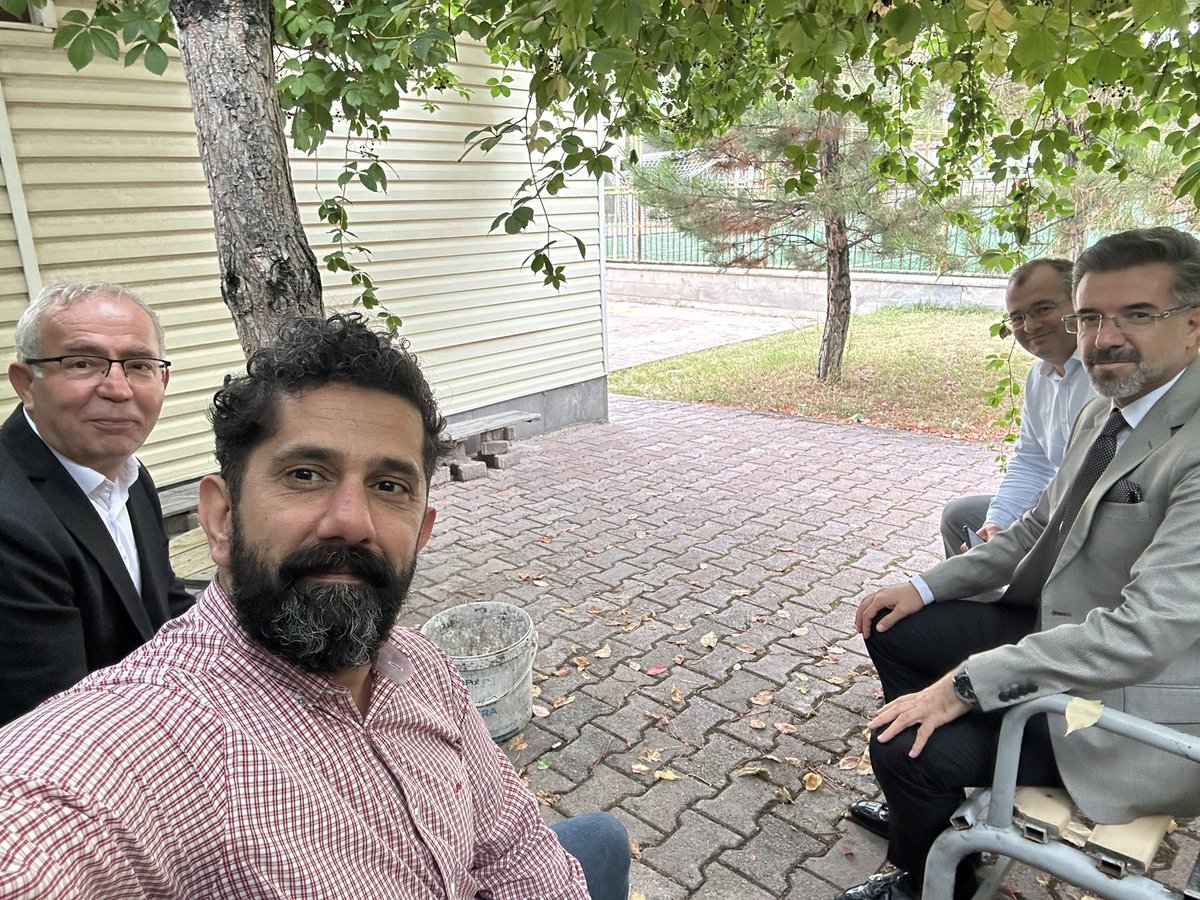 tahirfatihandi's tweet photo. Kayseri Milli Eğitim Müdür Yardımcımız Metin Göğebakan hocamızla Kilim Sosyal Bilimler Lisesi’nde gençlerimizle ve öğretmenlerimizle konferansımızı gerçekleştirdik.
@gogebakan1969 
@CoskunESEN57 
#gençlikdeğerlerinikeşfediyor
#kayseriningizlideniziseyyidburhaneddin https://t.co/1smJqDbge8