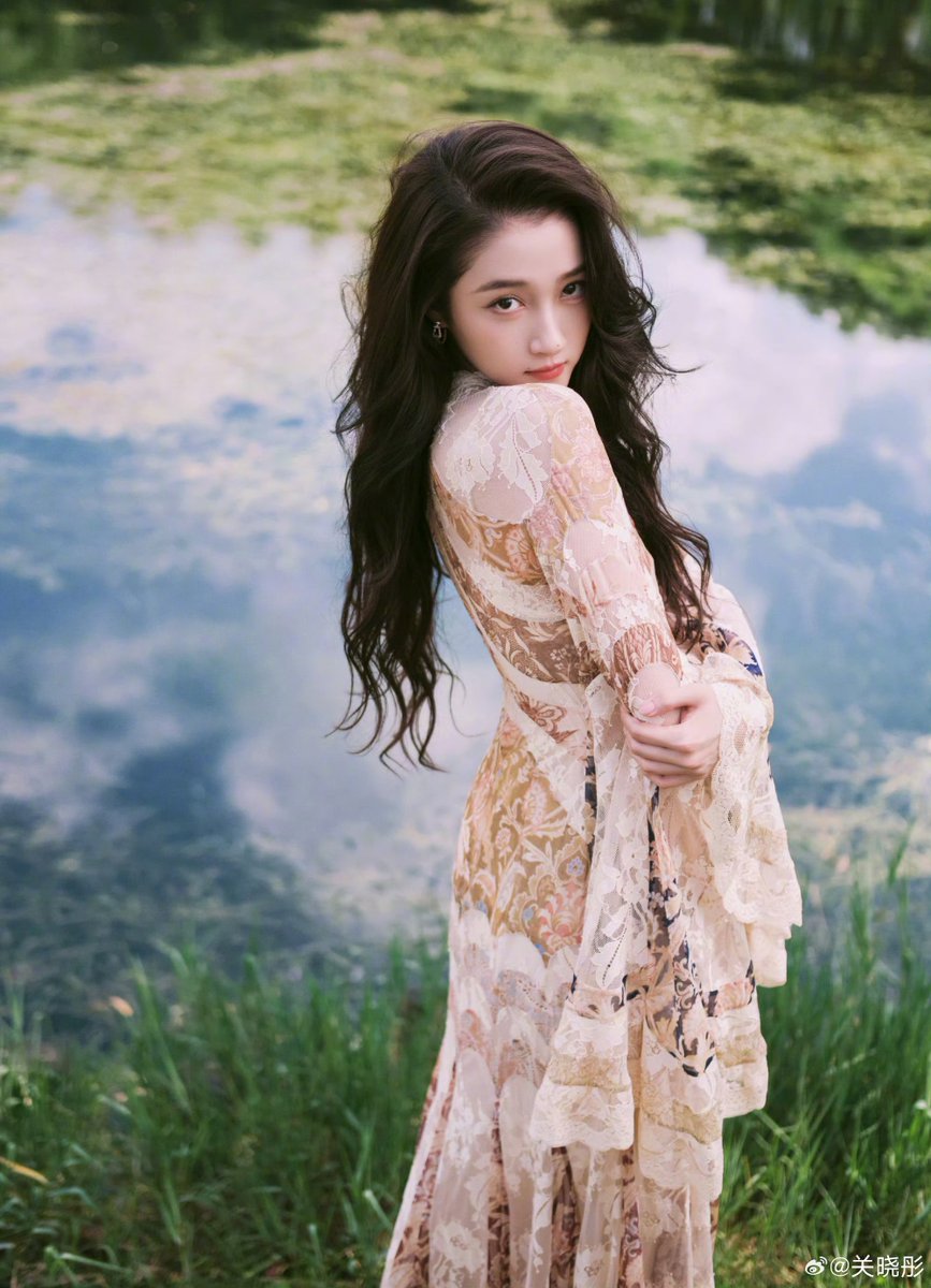 Xiaaotong's tweet photo. 🪡, this girl once believe, that the world is ethereal... https://t.co/pImoj4ym9e