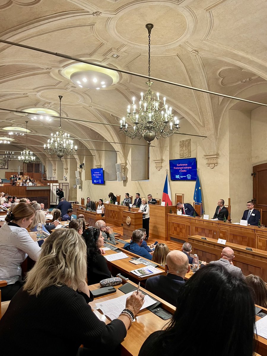 SenatCZ's tweet photo. Právě začíná konference „Protierozní ochrana v České republice“, která se koná pod záštitou místopředsedkyně Senátu Jitky Seitlové v Jednacím sále Senátu.

Sledujte živě → https://t.co/cbgTM36Pnu https://t.co/xe0G9nIJGo