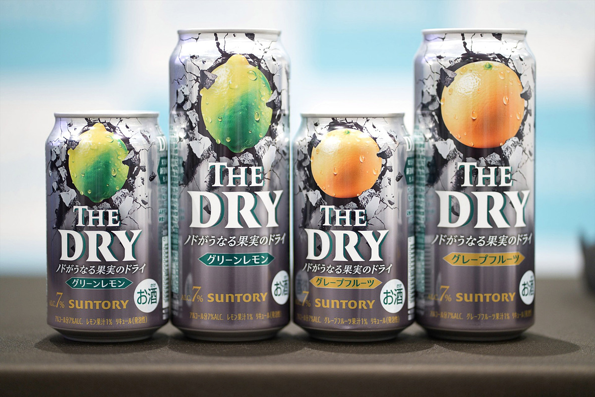 gourmetwatch's tweet photo. サントリー、ビール好きに向けた“ノドがうなる果実のドライ”な「THE DRY」グリーンレモンとグレープフルーツで新発売 https://t.co/00MNdmtoQ4 #サントリー #THEDRY https://t.co/VWDzgqvLAf