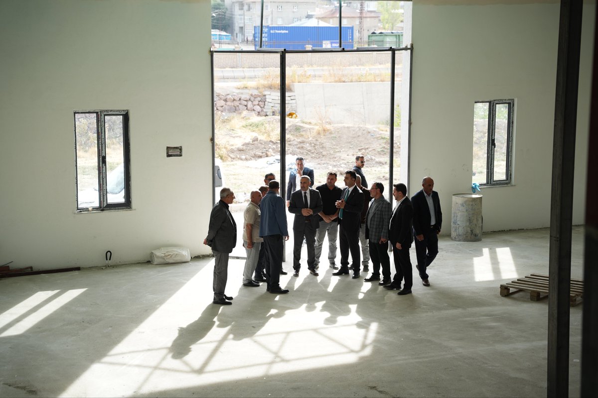 AK_PartiVan's tweet photo. İl Başkanımız Abdulahat Arvas, Özalp İlçe Başkanımız Ercan Ağar ve il yönetimimizle birlikte Özalp ilçemizde hükümetimiz tarafından hayata geçirilen yatırımları yerinde inceledik.

📍 Kültür Merkezi
📍 Sağlıklı Yaşam Merkezi
📍 Kuran kursu
📍 Gençlik Merkezi
📍 Sporcu Fabrikası
📍 Diş Hastanesi
📍 Kapalı Yüzme Havuzu
📍 Hükümet Konağı

Özalp’ımızın gelişimine, gençlerimizin geleceğine ve hemşehrilerimizin yaşam kalitesine katkı sunan yatırımların ilçemize kazandırılmasında emeği geçen herkese teşekkür ediyoruz.

Özalp için çalışmaya, eser üretmeye ve ilçemizin geleceğine katkı sunmaya devam edeceğiz. 
@akparti
@abuyukgumus 
@MustafaAlkayis 
@Recep_ayd25