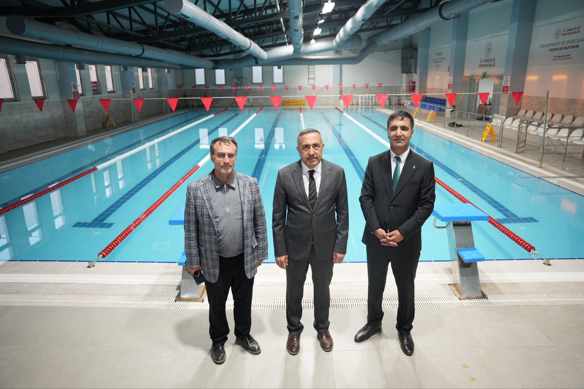 AK_PartiVan's tweet photo. İl Başkanımız Abdulahat Arvas, Özalp İlçe Başkanımız Ercan Ağar ve il yönetimimizle birlikte Özalp ilçemizde hükümetimiz tarafından hayata geçirilen yatırımları yerinde inceledik.

📍 Kültür Merkezi
📍 Sağlıklı Yaşam Merkezi
📍 Kuran kursu
📍 Gençlik Merkezi
📍 Sporcu Fabrikası
📍 Diş Hastanesi
📍 Kapalı Yüzme Havuzu
📍 Hükümet Konağı

Özalp’ımızın gelişimine, gençlerimizin geleceğine ve hemşehrilerimizin yaşam kalitesine katkı sunan yatırımların ilçemize kazandırılmasında emeği geçen herkese teşekkür ediyoruz.

Özalp için çalışmaya, eser üretmeye ve ilçemizin geleceğine katkı sunmaya devam edeceğiz. 
@akparti
@abuyukgumus 
@MustafaAlkayis 
@Recep_ayd25