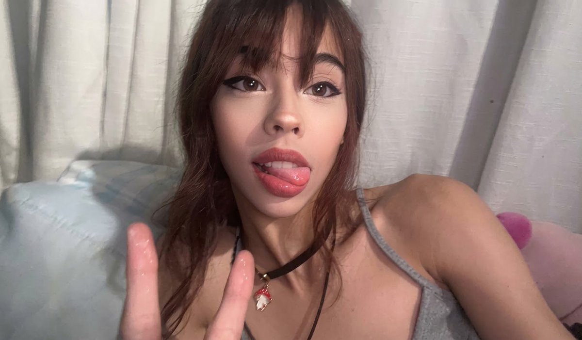 louised44's tweet photo. J’attend toujours mes cumtributes j’en ai quasiment pas reçu !? Mes copines attendent leurs tours !? Je récompense bien sûre !? https://t.co/HFweSXdVPP